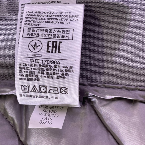 GAP Gray/Silver Primaloft Puffer Vest Size M. Two Front Zipper Pockets. Preloved - Picture 7 of 10